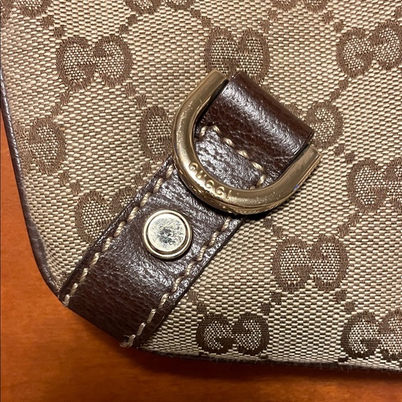 Gucci Abbey Crossbody Bag - Picture 7 of 16